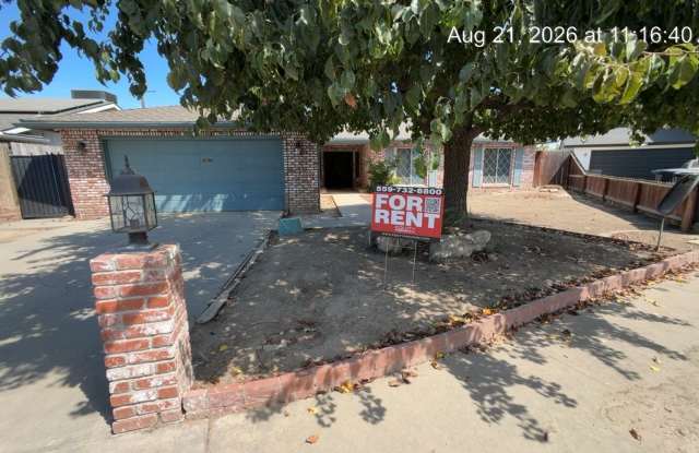 Beautiful old style home available in Visalia! Gallery 1