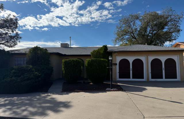 Appealing 4 Bedroom 2 Bathroom Home Located in the NE Heights! Gallery 1