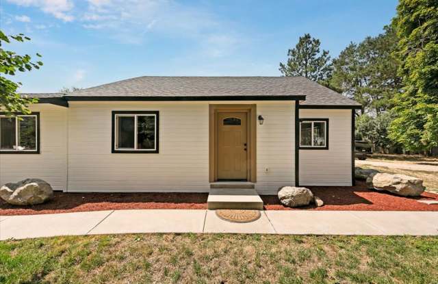 Spacious Middleton Home, Utilities & Lawn Care Included for $300/month Gallery 1