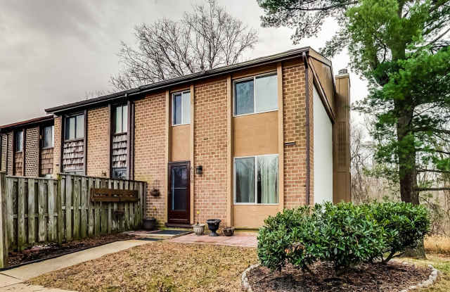 COMING SOON - Updated 3+2.5 End Unit w/ 2 PARKING SPACES photos photos