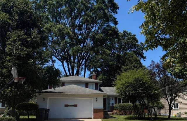 6580 Forest Glen Avenue Gallery 1