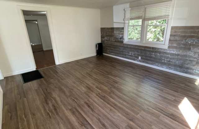 West Rapid 2 bedroom, 1 bath House for Rent Gallery 4