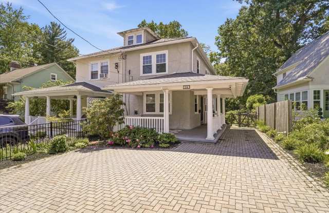 Available Now – Move-In Ready Paoli Gem With Updated Finishes, Loft Space & Parking photos photos