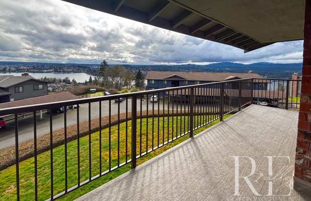 Skyline Serenity: Spacious Second-Floor Condo with Panoramic Views Gallery 4