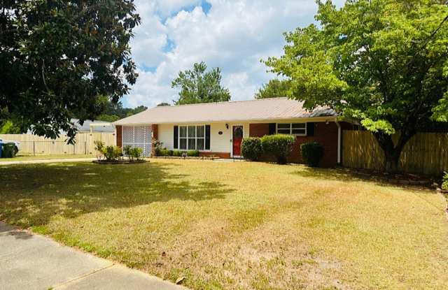 3BR Home + Sunroom & Detached Bonus Space Gallery 4