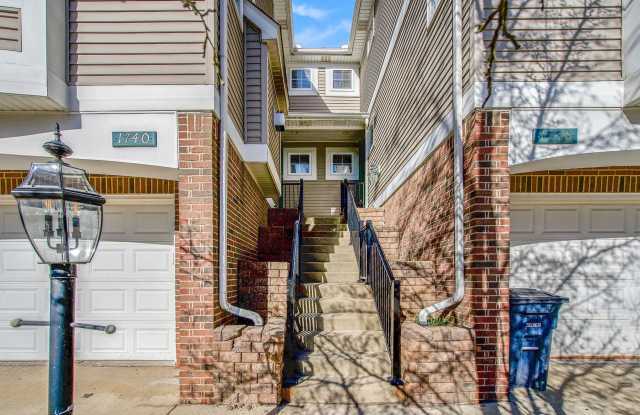 1740 S Maple Road Gallery 3