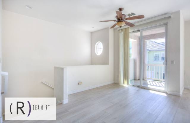 Bright 2-Bedroom Home with Bonus Room Near Victoria Gardens ! Gallery 1