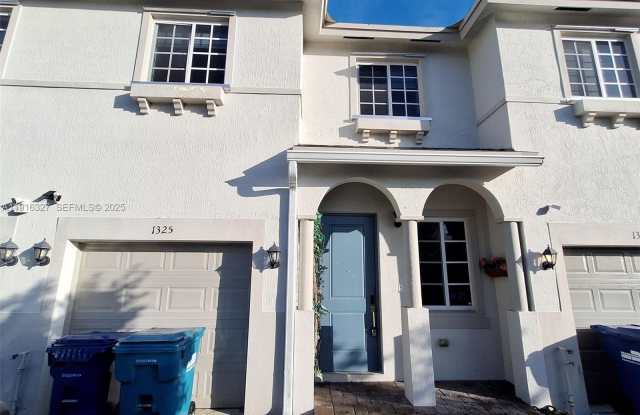 1325 NW 208th Ter photos photos