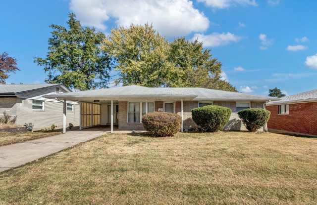 Spacious Single Family Home In Florissant with a Walk Out Basement!! photos photos