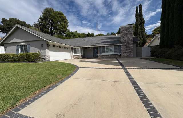 Highly desirable - Charming 4BR/2BA Granada Hills Home North of Rinaldi Gallery 1