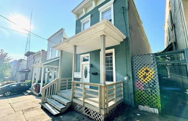 4 Bed/2 Full Bath Rental on Warner Mins from UC ONLY $750/pp ($3,000/mo) Gallery 4