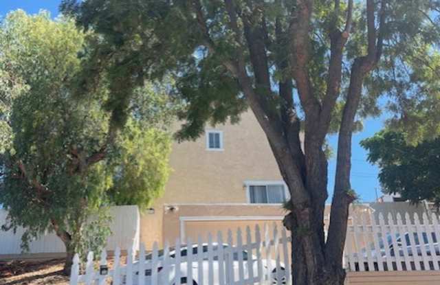 Spacious 4-Bedroom home centrally located in Lake Elsinore-16518 Smith Rd. Lake Elsinore, CA photos photos