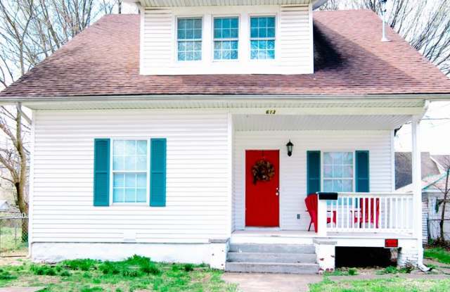 **Spacious 3 bed 2 bath w/ Fenced In Back Yard** Gallery 1