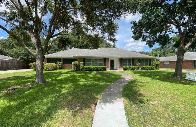 Four Bedroom, Two Bathroom , Brick House, Two Carport. Gallery 3