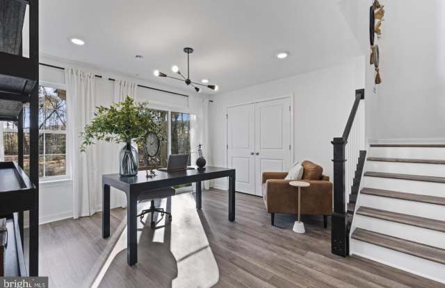 15037 DOUGLAS FIR Lane Gallery 4