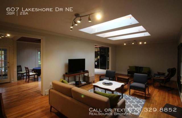 607 Lakeshore Dr NE Gallery 4
