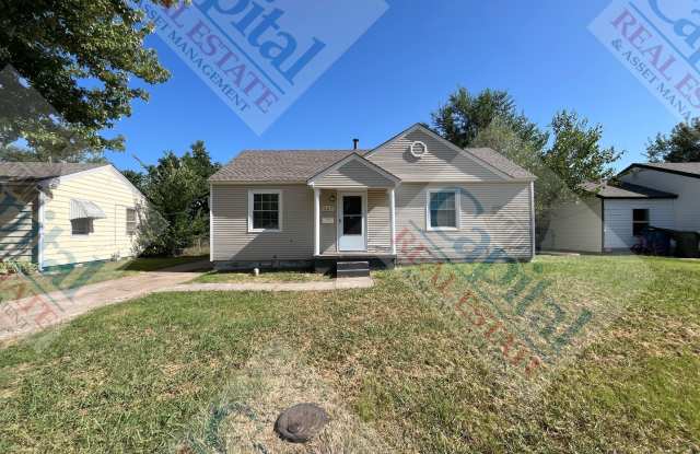 Cute 2 Bedroom with Detached Garage photos photos