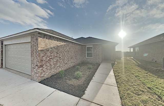 Spacious 3 Bedroom 2 Bath Home in Mustang Schools Gallery 3