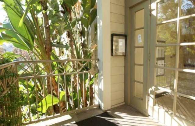 10627 MOORPARK Street Gallery 2