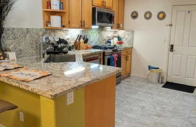 4292 Delacroix CT Gallery 2