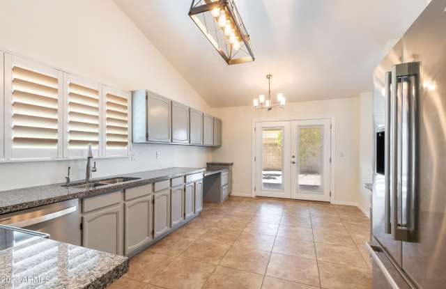 1925 E ROCKWOOD Drive photos photos