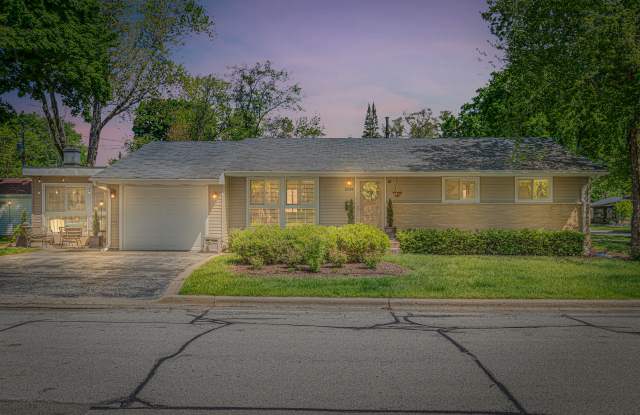 1304 Willow Dr - 1304 Willow Avenue, Libertyville, IL 60048