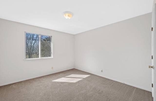16 E. Rock Creek Manor Gallery 3