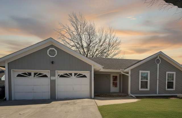 SEE IT NOW: Bright  Spacious Living in the Heart of North Kansas City! photos photos