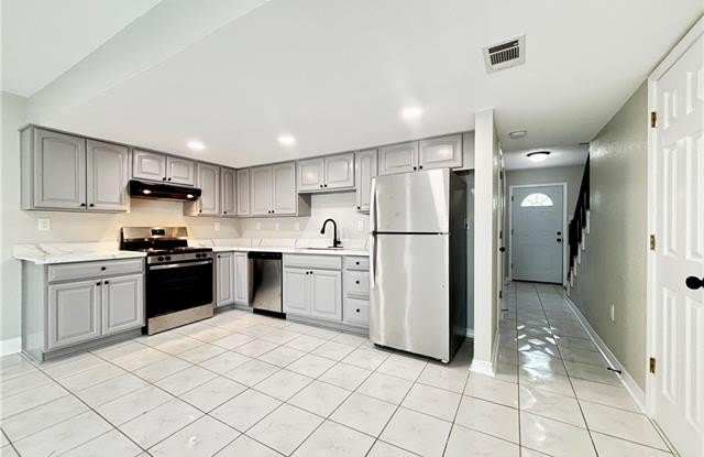 6628 HARBOURVIEW Drive Gallery 3