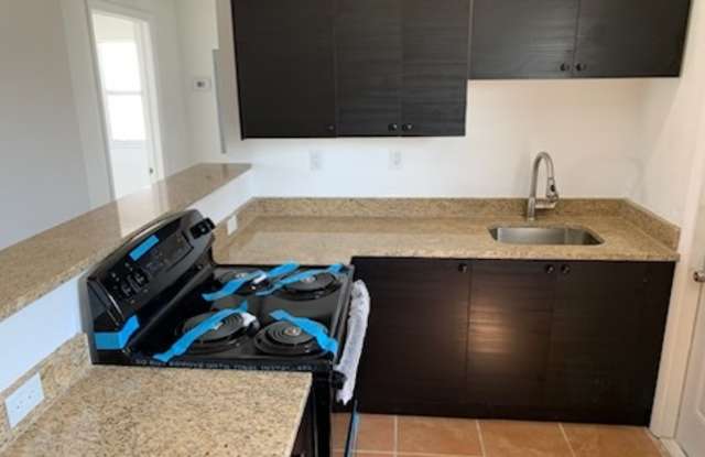 3225 Avenue J - 3225 Avenue J, Riviera Beach, FL 33404