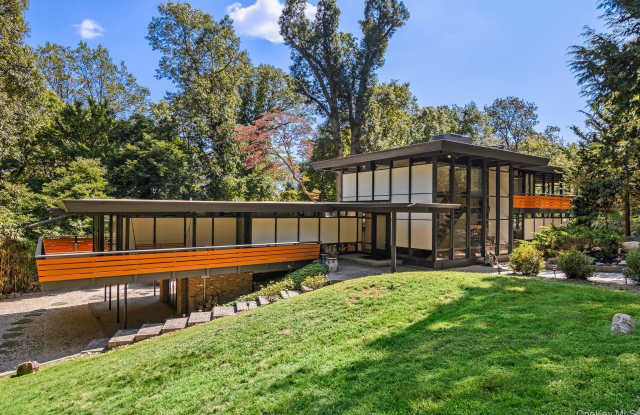 8 Dolphin Rise - 8 Dolphins Rise, Lloyd Harbor, NY 11743