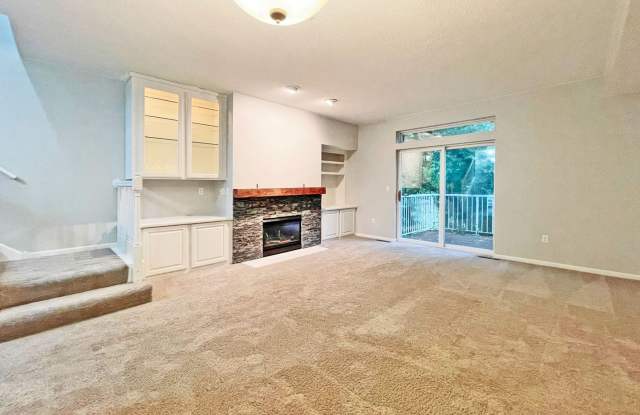 Spacious 3Bedroom with Fireplace, Deck, Huge Family Room or Bedroom 3 & lots of ROOM for Everyone! Gallery 4