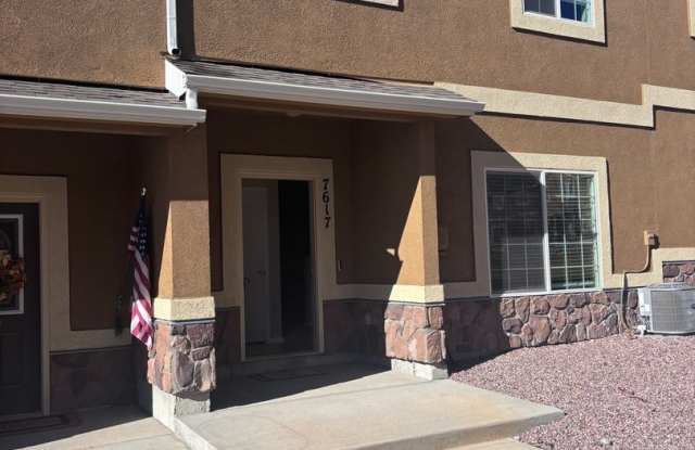 Very clean northeast townhome - 7617 Conifer Cone Grove, Colorado Springs, CO 80908