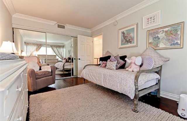 271 South Barrington Avenue photos photos