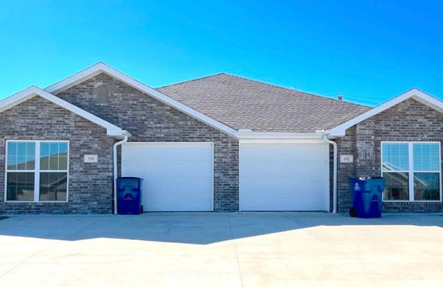 Cozy 3 Bedroom Duplex In Carl Junction! photos photos