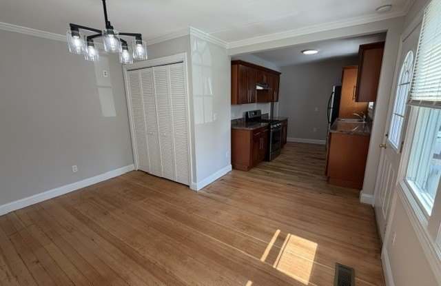54 Oak Avenue Gallery 4