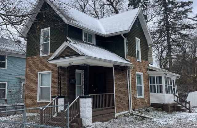 1807 Deyo Street - 1807 Deyo Street, Jackson, MI 49203