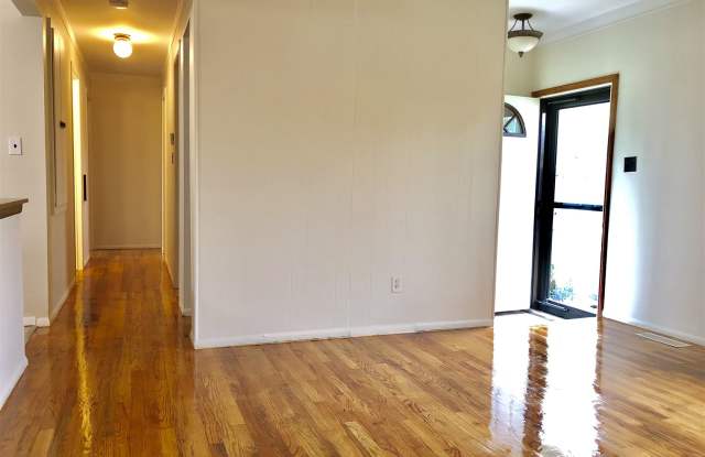 4553 Fenwick Dr Gallery 4