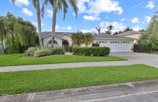 4bd/3.5b Rental in Stoneybrook Estates. Pet-friendly. Heated Pool. 3-Car Garage. photos photos