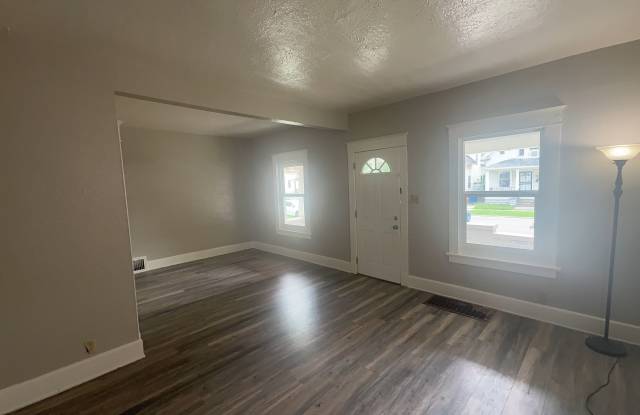 Charming 3-Bedroom Home in Peaceful West Toledo Gallery 4