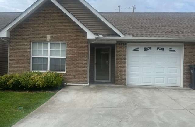 Knoxville 37912 - 2 bedroom, 2 bath condo with sunroom includes washer  dryer - Contact Lisa Vineyard  Shannon Russell (865) 216-9334 photos photos
