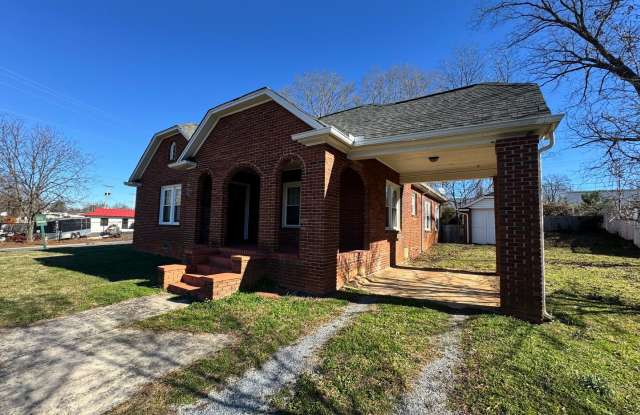 3/2 in Kings Mountain, NC - 214 North Piedmont Avenue, Kings Mountain, NC 28086