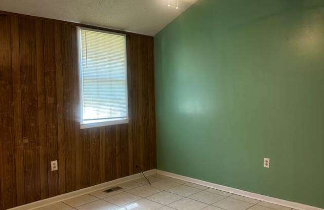 Charming 2-Bedroom Home in Convenient Cayce Location Gallery 4