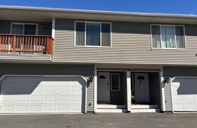 3 Bed/2 Bath Midtown Townhome! Gallery 1