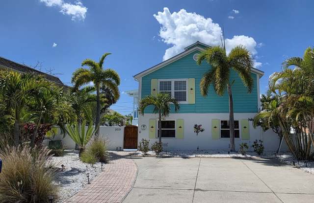 Downtown Gulfport - The Pineapple House photos photos