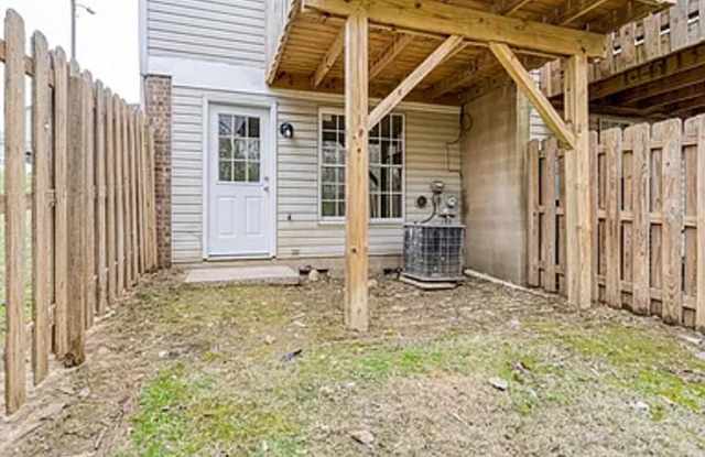 Room in 3 Bedroom Home at Lex Dr Gallery 4