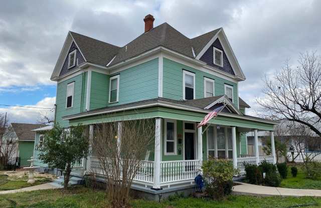Stunning and Spacious Historic Home – Your Dream Property Awaits! - 525 Preusser Street, San Angelo, TX 76903