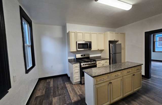 3 bedroom Home for rent in the S. Side Flats photos photos