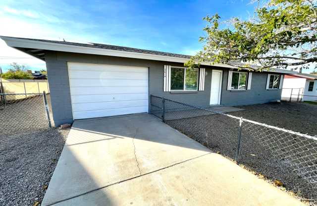 Great 3 Bedroom Home Near Splash Pad and Hualapai Elementary School! photos photos