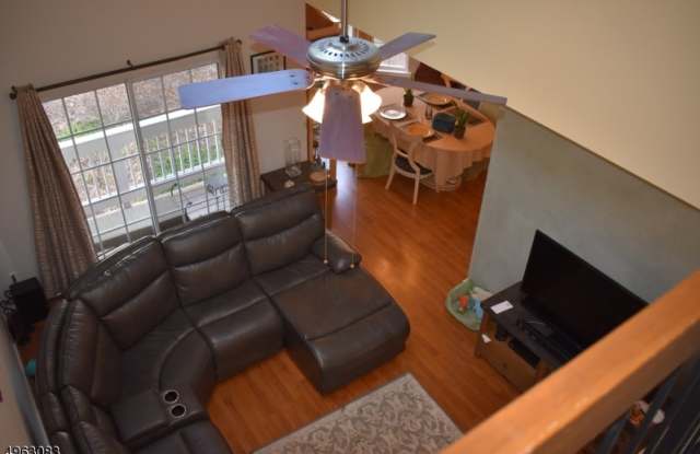 66 PASTURE CT Gallery 2